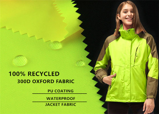 リサイクルされたポリエステル オックスフォードの蛍光コーティング300D 190GSMの屋外のジャケットの生地